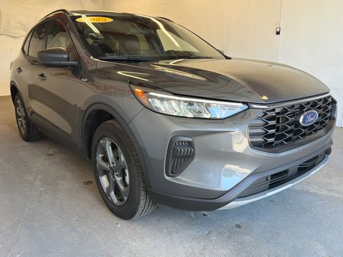 Used 2025 Ford Escape ST-Line AWD/4WD image 4