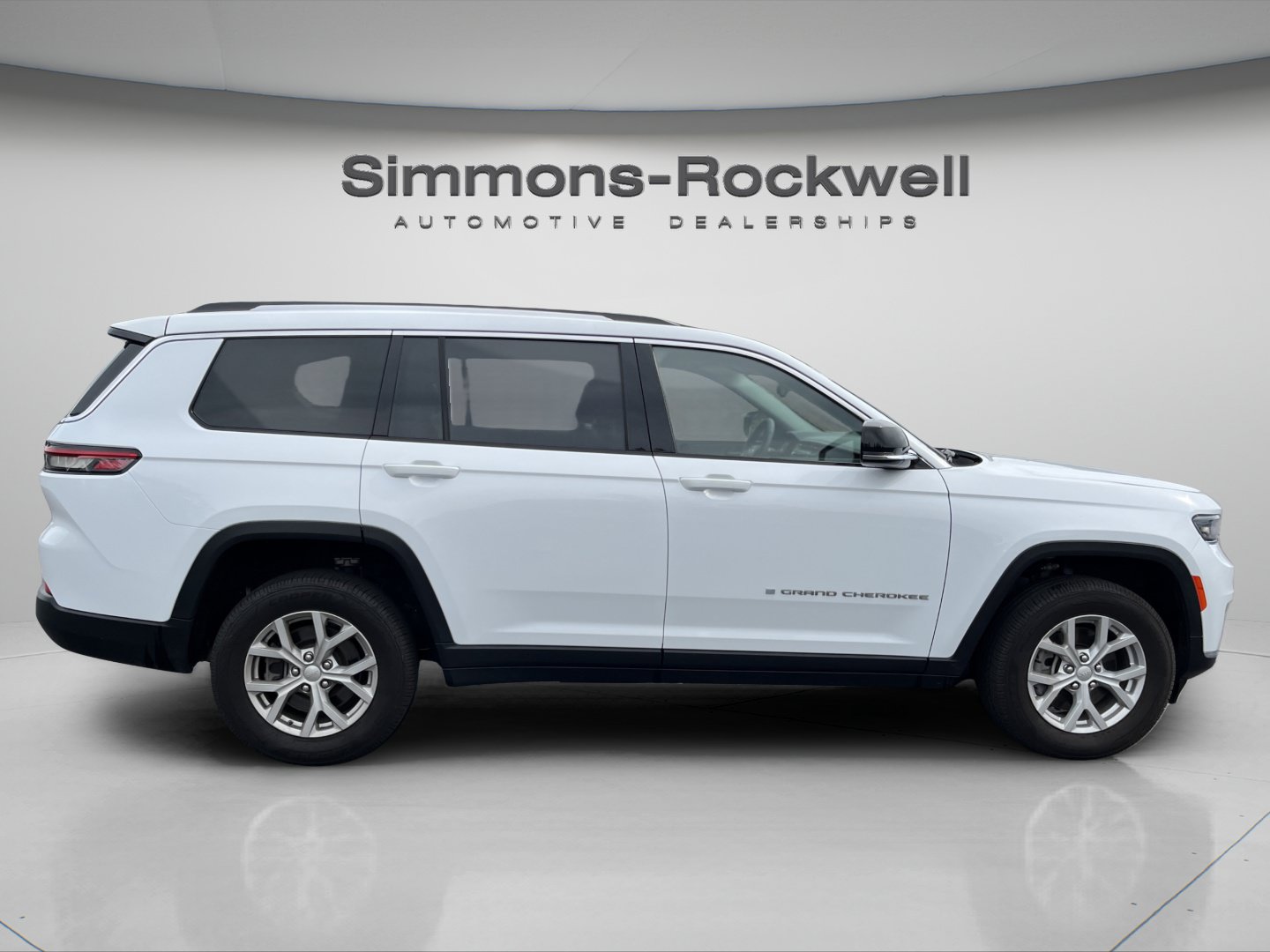 Used 2023 Jeep Grand Cherokee L Limited AWD/4WD image 6