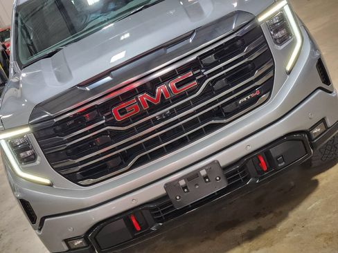 Used 2024 GMC Sierra 1500 AT4 w/ Technology Package AWD/4WD image 19