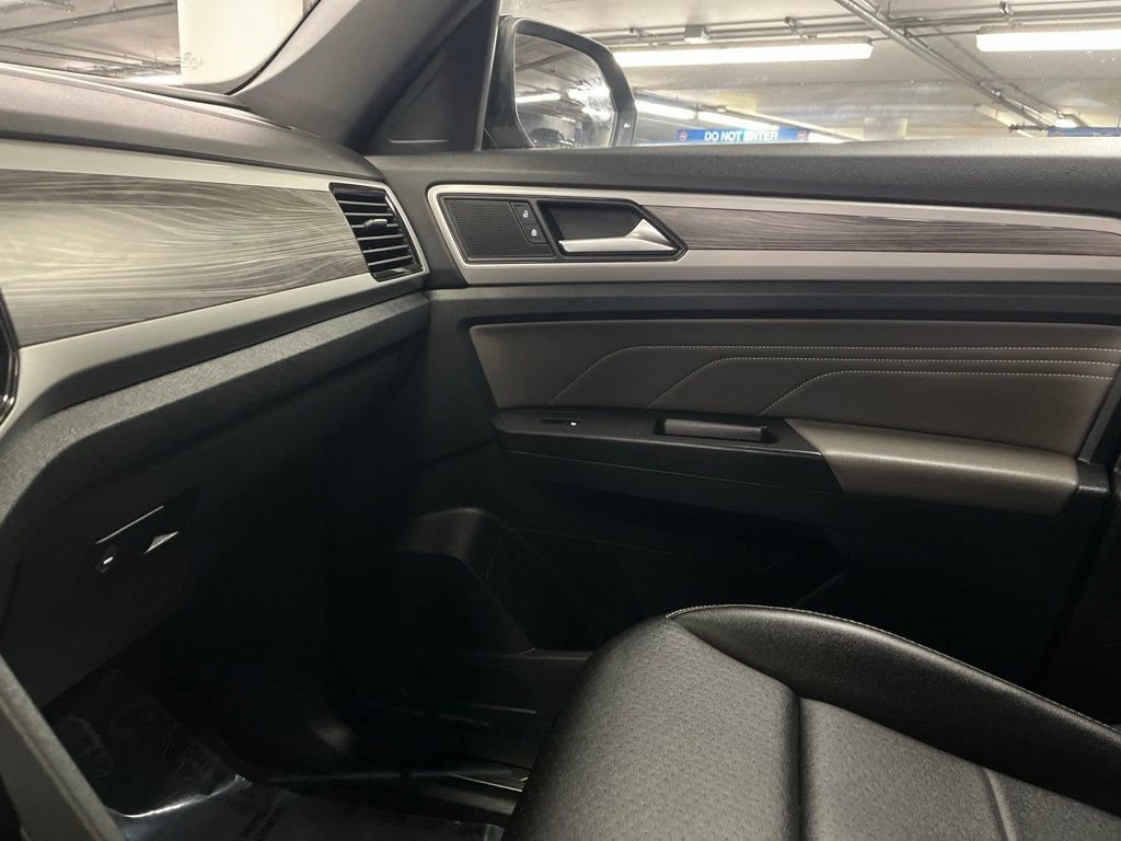 Certified 2023 Volkswagen Atlas Cross Sport SE w/ Panoramic Sunroof Package AWD/4WD image 32