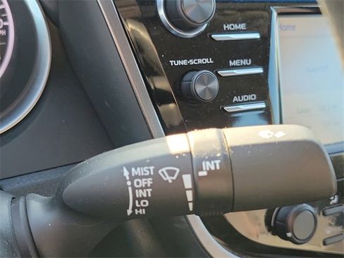 Used 2018 Toyota Camry LE image 12