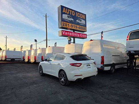 Used 2017 Maserati Levante S image 2