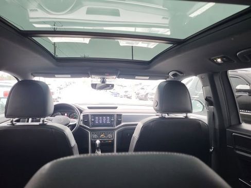 Used 2020 Volkswagen Atlas Cross Sport SE image 2