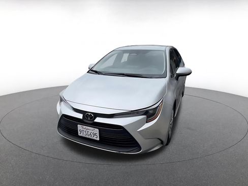 Used 2025 Toyota Corolla LE FWD image 6