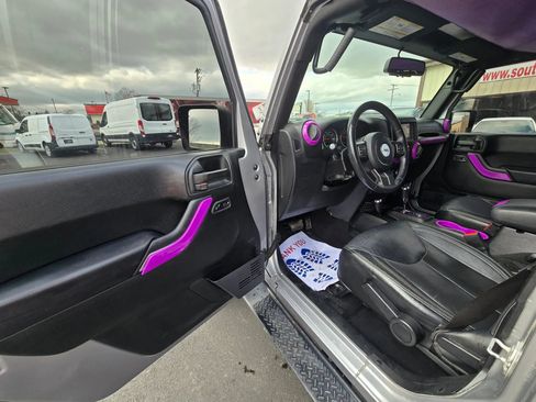 Used 2018 Jeep Wrangler Unlimited Sahara AWD/4WD image 7