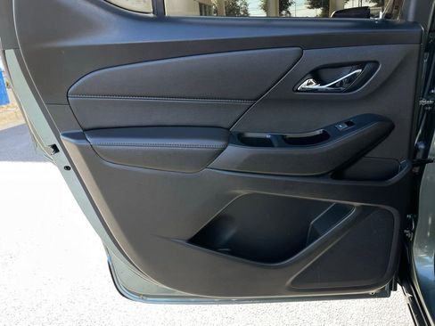 Used 2022 Chevrolet Traverse LT image 37