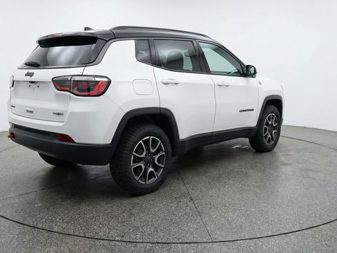 Used 2025 Jeep Compass Trailhawk AWD/4WD image 9
