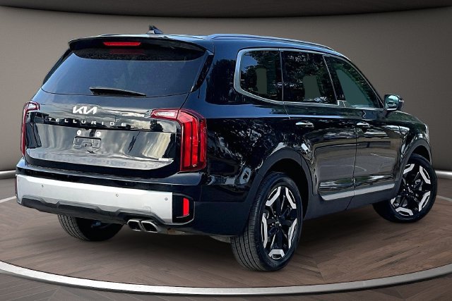 Used 2024 Kia Telluride S AWD/4WD image 2