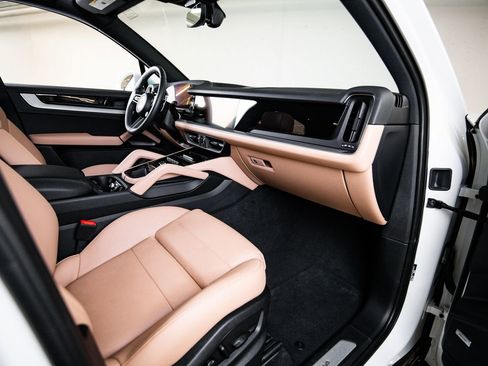 Certified 2026 Porsche Cayenne AWD/4WD image 27