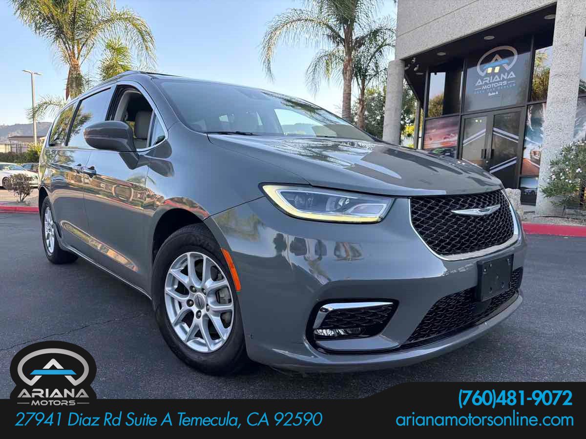 Used 2021 Chrysler Pacifica Touring-L FWD image 1