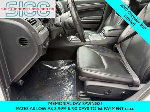 Used 2019 Chrysler 300 Limited RWD image 12