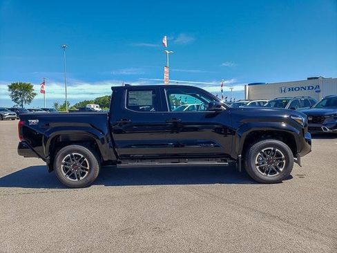 New 2025 Toyota Tacoma TRD Sport image 4