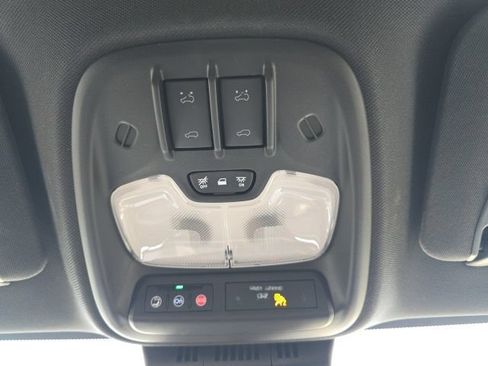 Used 2023 GMC Canyon Denali AWD/4WD image 18