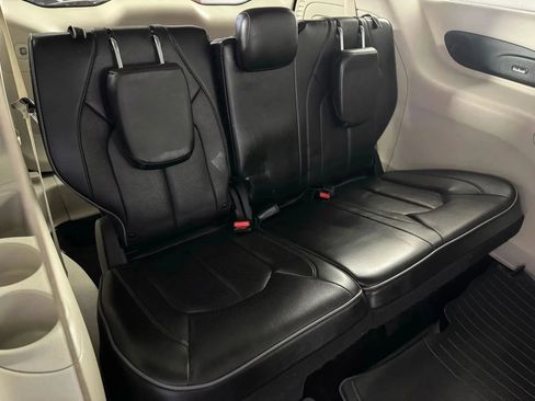 Used 2019 Chrysler Pacifica Limited FWD image 43