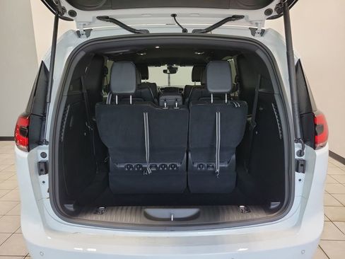 New 2026 Chrysler Pacifica Select image 8