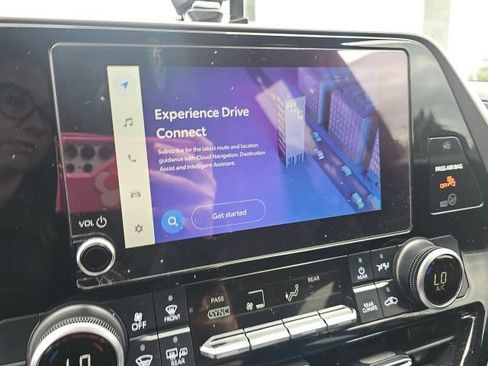 Used 2023 Toyota Highlander LE AWD/4WD image 8