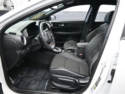 Used 2024 Kia Forte GT-Line image 11