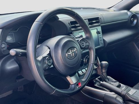 Used 2024 Toyota GR86 RWD image 10