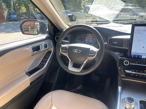 Used 2023 Ford Explorer Limited w/ Limited Technology Package AWD/4WD image 19