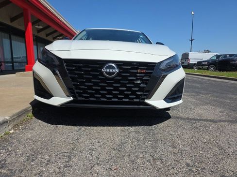 Used 2025 Nissan Altima 2.5 SR AWD/4WD image 2