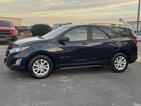 Used 2020 Chevrolet Equinox LS image 4