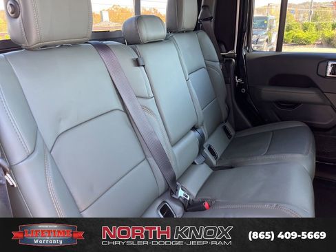 New 2025 Jeep Gladiator Mojave image 23