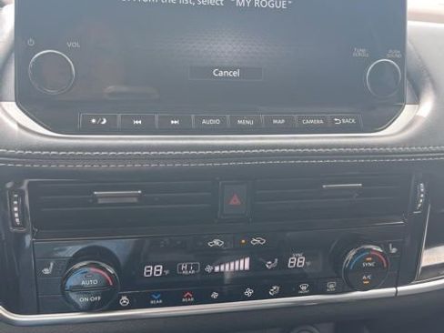 Used 2023 Nissan Rogue SL w/ SL Premium Package image 43