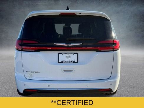 Used 2024 Chrysler Pacifica Touring-L image 4