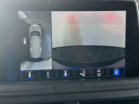 Used 2022 Chevrolet Suburban RST w/ Luxury Package image 23