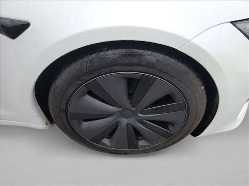 Used 2024 Tesla Model S image 10