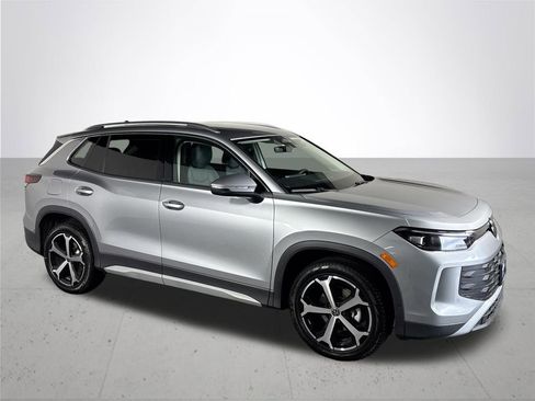 New 2025 Volkswagen Tiguan SE image 4