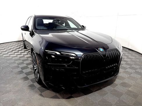 Certified 2025 BMW 760i xDrive w/ Executive Package AWD/4WD image 2