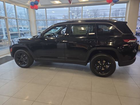 New 2026 Jeep Grand Cherokee Altitude AWD/4WD image 6