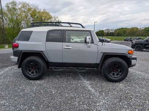 Used 2014 Toyota FJ Cruiser 4WD w/ Convenience Package image 9