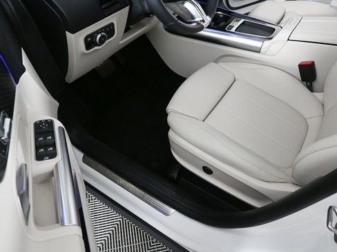 Used 2025 Mercedes-Benz GLA 250 image 6