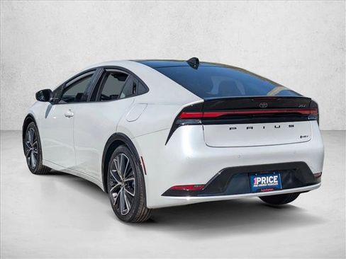 Used 2023 Toyota Prius XLE image 8