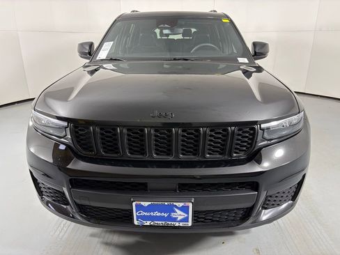 Used 2023 Jeep Grand Cherokee L Laredo AWD/4WD image 3