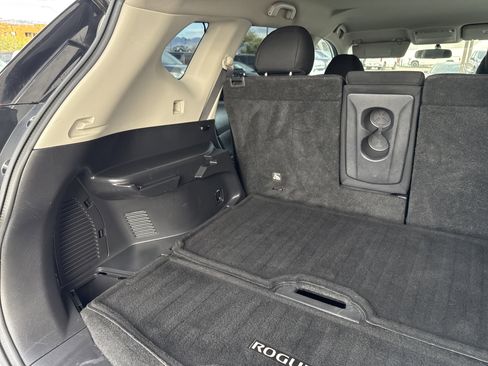 Used 2018 Nissan Rogue SV image 10