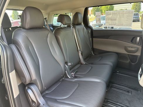 New 2026 Kia Carnival EX image 17