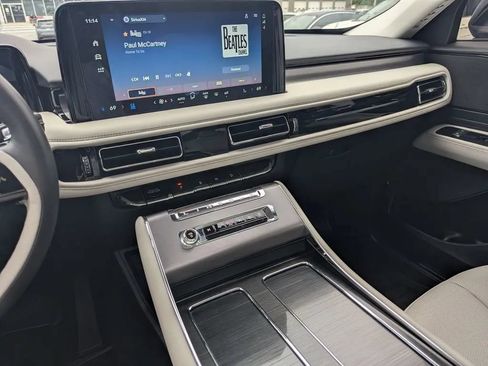 Used 2025 Lincoln Aviator 2WD image 25