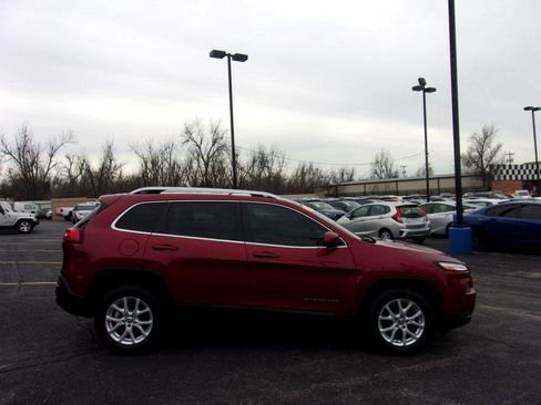 Used 2016 Jeep Cherokee Latitude w/ Comfort & Sound Group image 4