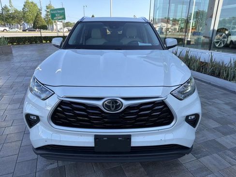 Used 2020 Toyota Highlander XLE AWD/4WD image 6