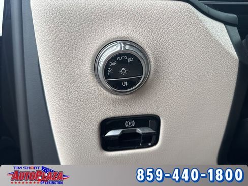 Used 2024 Mercedes-Benz GLC 300 4MATIC image 12