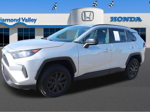 Used 2021 Toyota RAV4 LE image 3