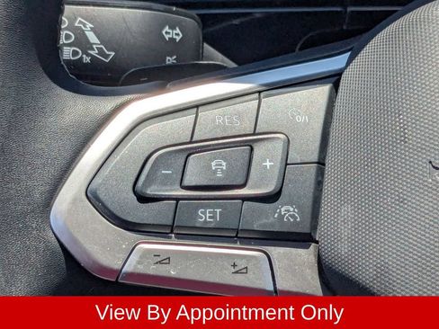 Used 2025 Volkswagen Atlas Cross Sport SE FWD image 20