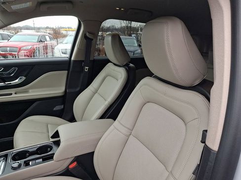 Certified 2025 Lincoln Corsair AWD w/ Equipment Group 101A image 14