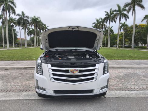 Used 2016 Cadillac Escalade Luxury RWD image 38