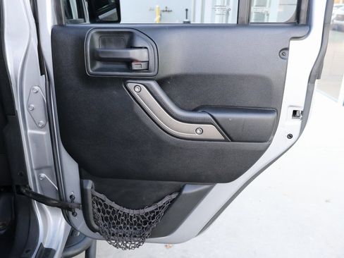 Used 2018 Jeep Wrangler Unlimited Sport S image 25