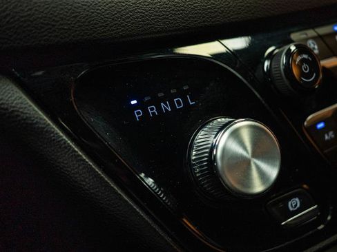 Used 2025 Chrysler Pacifica Select FWD image 18
