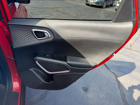 Used 2020 Kia Soul LX FWD image 15